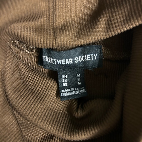 Turtle Neck - Picture 2 of 3